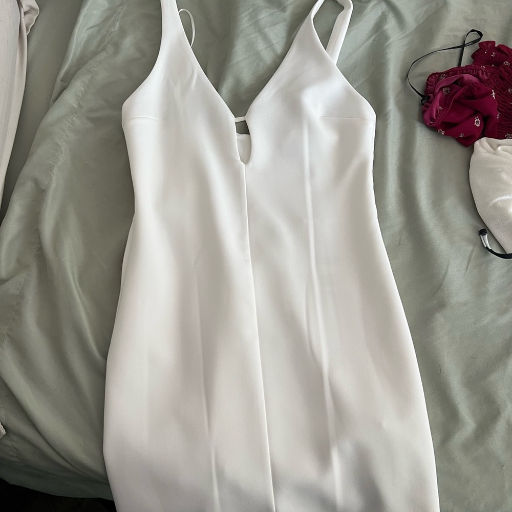Zara White Sheath V-Neck Backless Dress